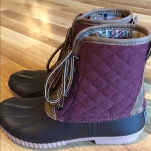 Burgundy quilted duck boots